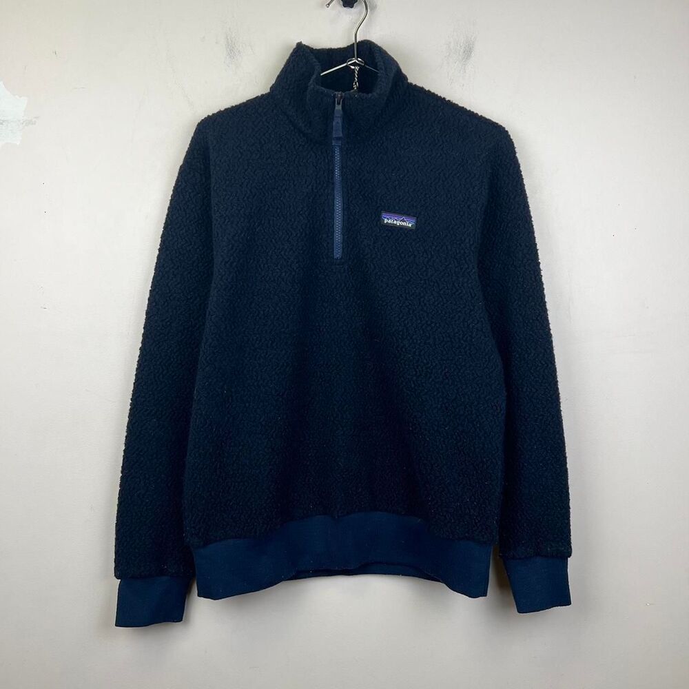 Patagonia Men's Navy fleece pullover size small